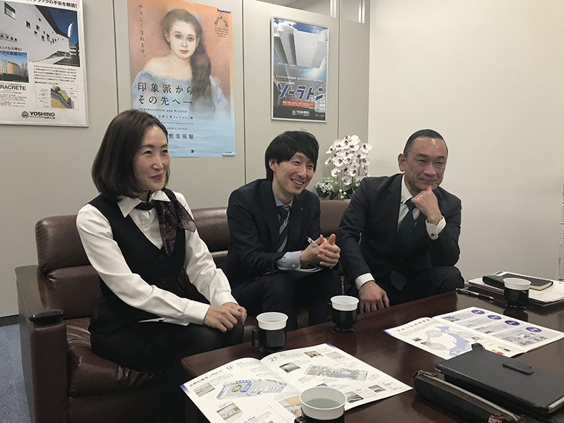 インタビュー中の鈴木 冴佳さん（左）、鹿又 達哉さん（中）、柴田 修さん（右）