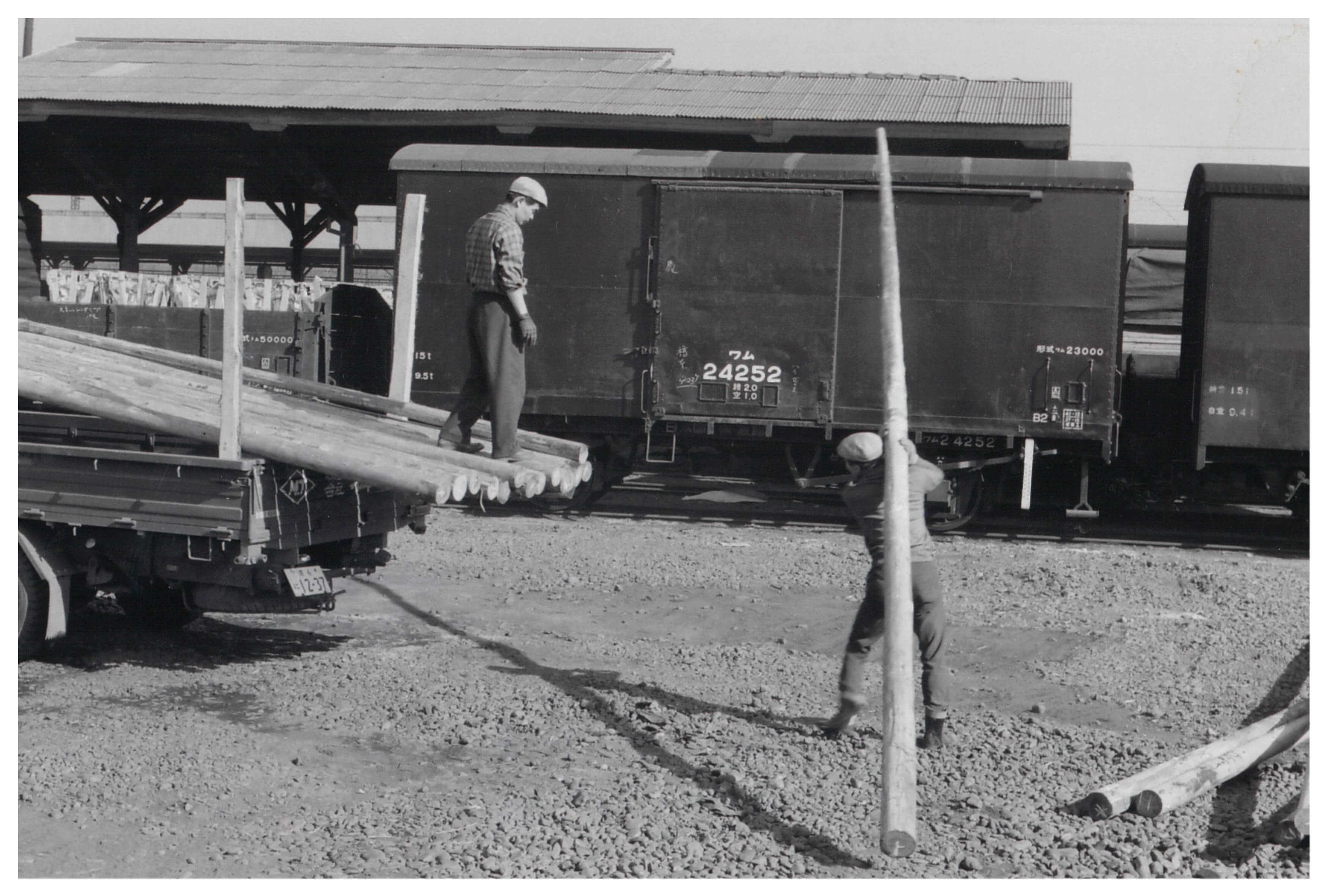 木材の運搬を行う流通業者