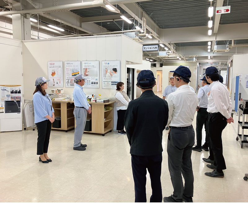 TOTOバスクリエイト㈱佐倉工場で行われた工場見学
